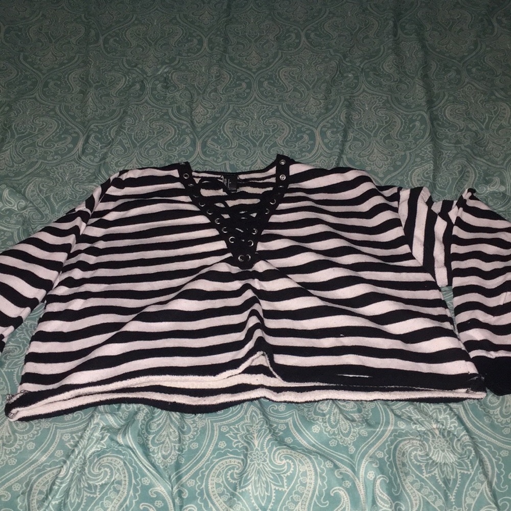long sleeve black and white striped